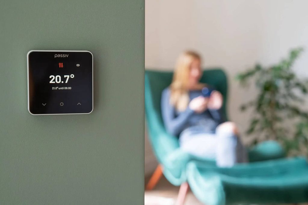 Kensa Passiv smart control thermostat for energy-efficient heating management.