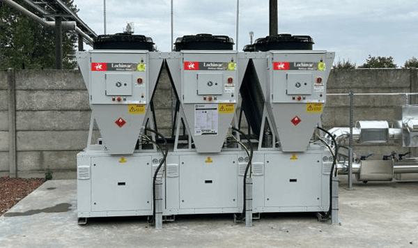Image shows the Amicus Altus 112 commercial heat pump from Lochinvar