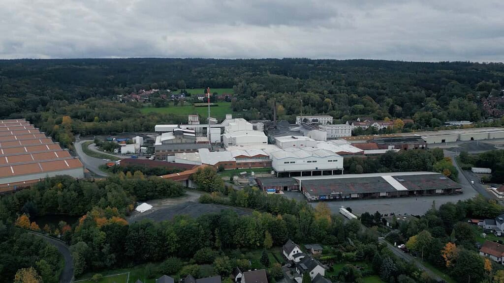 Large industrial complex with ammonia heat pump system at German glassworks.