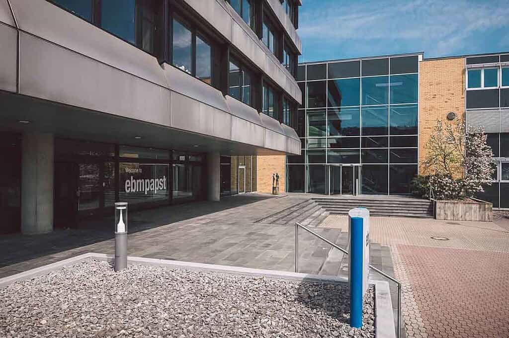 Modern office building with glass facade and entrance area.